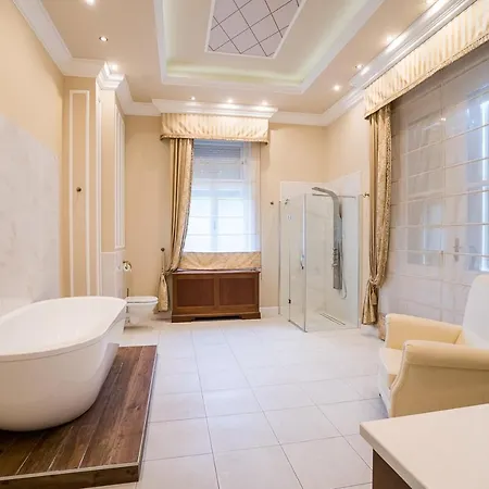 Oda ve Kahvaltı Avilla Thanhoffer Siofok