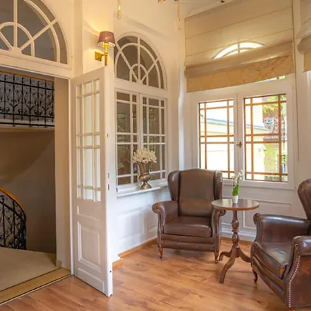 Avilla Thanhoffer Bed & Breakfast Siofok