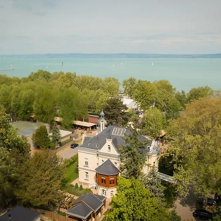 Avilla Thanhoffer 住宿加早餐酒店 *