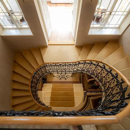 Avilla Thanhoffer Siofok