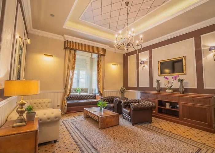 Avilla Thanhoffer שיופוק