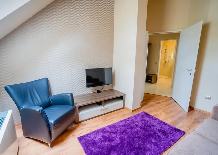 לינה וארוחת בוקר Avilla Thanhoffer